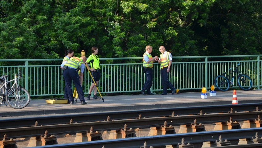 Alleinunfall Radfahrer Koeln Severinsbruecke P31.JPG